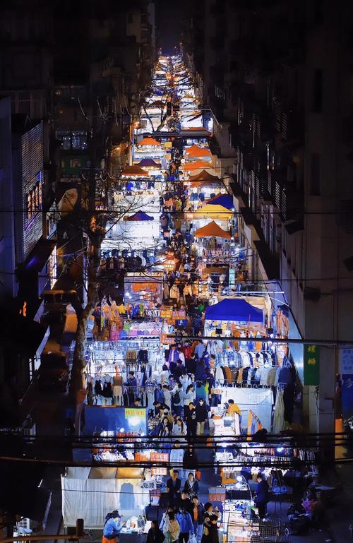 武汉夜网：探索城市夜晚独特风情，尽享多样娱乐与美食诱惑