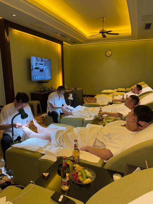 老张武汉出差累成腰疼，哪家洗浴中心能缓解他的疲惫？