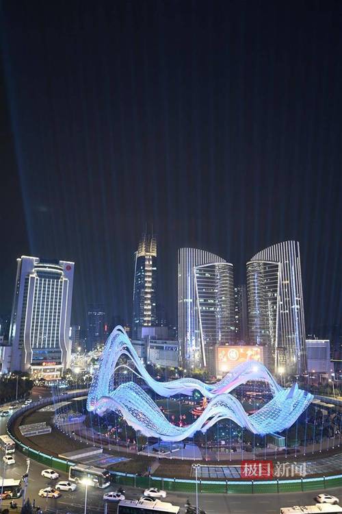 武汉夜晚魅力十足，江汉路与光谷夜网成热门好去处？